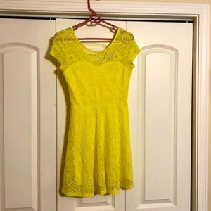 Yellow lace dress lined good condition